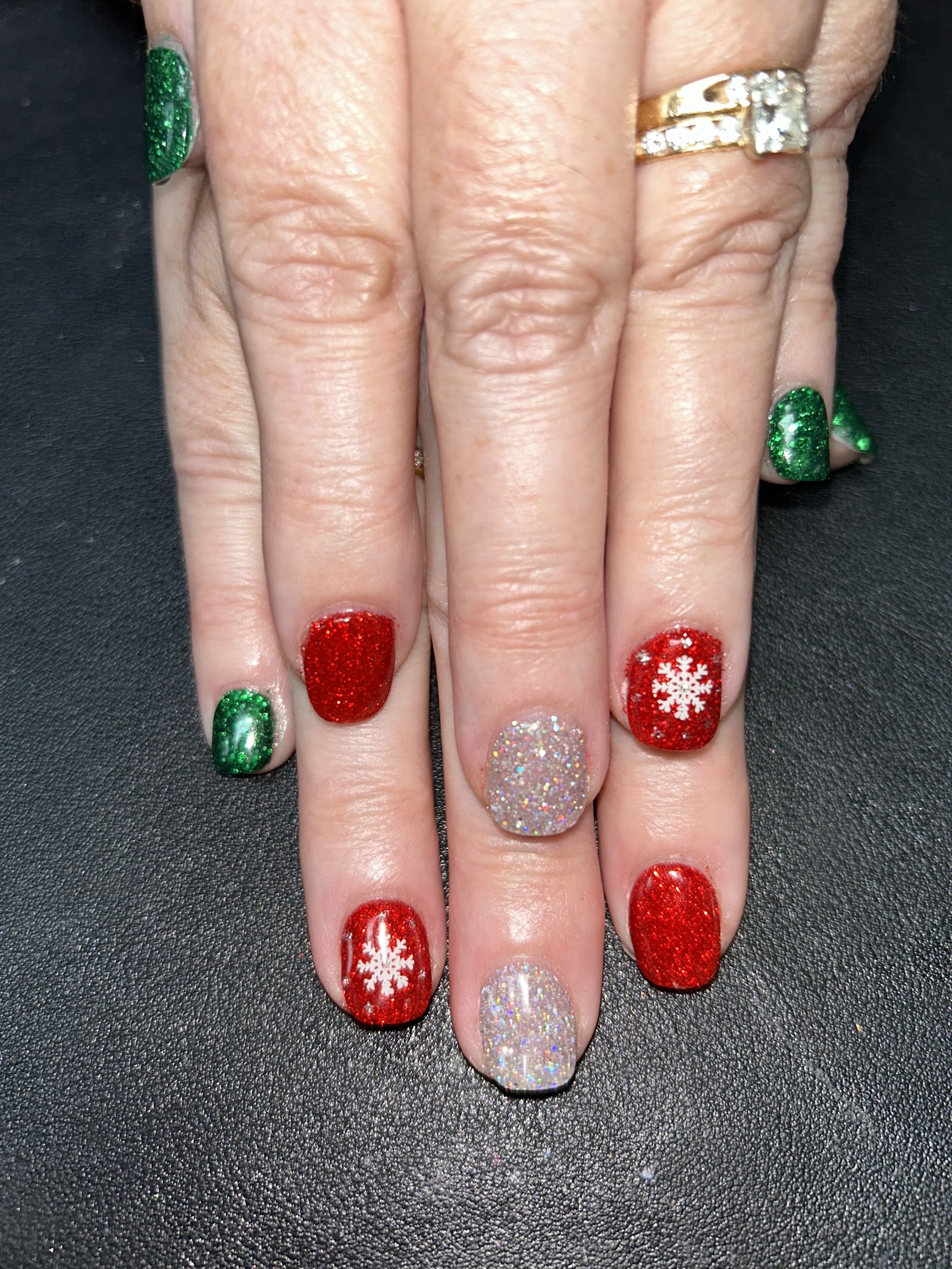 Golden Shears & Nails nail photo 5